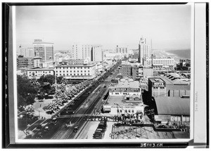 Birdseye view of Ocean Avenue in Long Beach, looking east, 1930