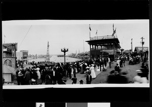 Crowd at Venice lagoon, Venice, ca. 1910