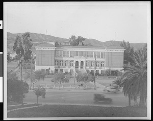 Exterior view of the Los Feliz School as viewed from across the street