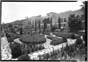 Courtyard in front of the home of Elwood Riggs in La Cañada Flintridge, July 6, 1926