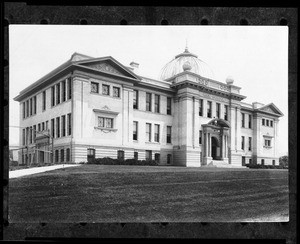 Exterior view of Union High School in Whittier, ca.1910