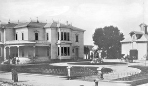 Exterior view of the Van Nuys residence at Seventh Street and Spring Street, Los Angeles