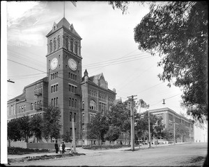 Exterior view of the second Los Angeles High School, Fort Moore Hill, Los Angeles, 1908