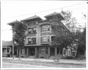 Street view of Dr. Tolhurst's large apartment house located at 726-730 South Figueroa Street near Seventh Street, Los Angeles, between 1903-1907