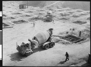 Pouring of the foundation for the County of Los Angeles' Hall of Administration, ca.1950