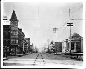 San Bernardino's "D" street, showing the Library, ca.1905