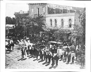 Veterans of 1812 War on North Main Street at Bella Union Hotel, Los Angeles, July 4, 1873