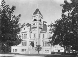 Exterior view of Santa Rosa High School (built 1885), Santa Rosa, Sonoma County, California, ca.1907