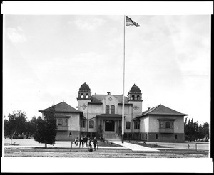 Children in front of the Kaufmann School on the corner of Sixth Street and Palomares Street in Pomona, ca.1910