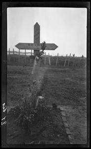 Grave in a World War I-era cemetery, ca.1916