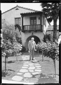 Portrait of Dr. George Watson Cole outside his Pasadena home, 1932