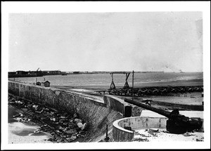 View of the mole protecting the Zeebrugge Canal and an artillery piece overlooking the mole, ca.1915