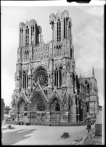 Exterior view of the damaged Rheims cathedral in France during World War I, ca.1914