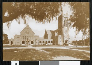 Exterior view of Pasadena's First Presbyterian Church, 1910-1930