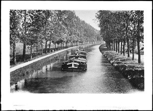 Canal boat transportation in World War I-era France, ca.1916