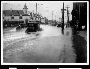 Flooded intersection of Vermont and Adams, January 1932