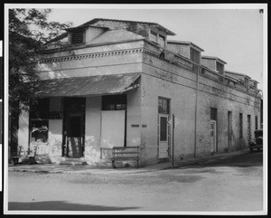 Exterior view of The D.O. Mills Bank, Columbia, ca.1930