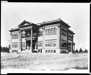 Exterior view of Union High School in San Fernando