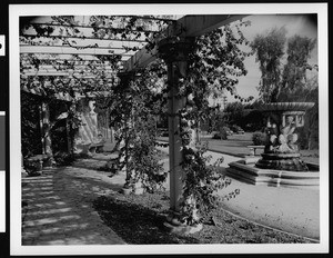 Park and fountain in Beverly Hills