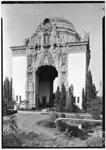 Portal of the Folded Wings at Valhalla Cemetery in Burbank, November 1929