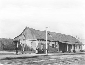 Adobe commercial building on North Broadway, Sonora Town, 1900