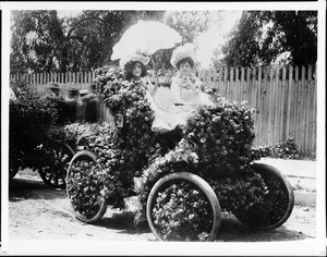 The first automobile at Los Angeles' La Fiesta, decorated with roses, ca.1906