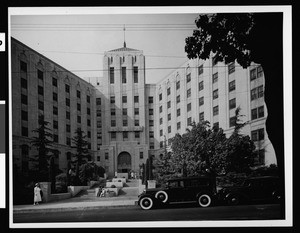 Exterior view of the Cedars of Lebanon Hospital in Hollywood