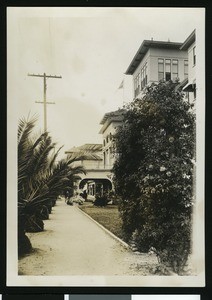 The front of Casa Loma Hotel, looking west, Redlands, California, ca.1900