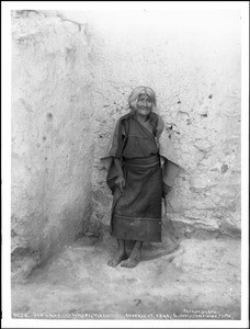 An old Hopi (Moki) woman at the pueblo of Walpi (Walpai), Arizona, ca.1898