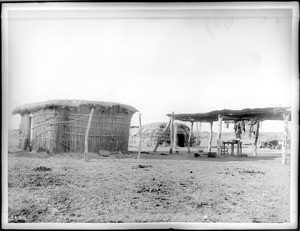 Native Pima Indian summer dwellings, or "Kans", Arizona, ca.1900