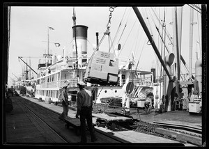 Workers helping to lift cargo onto the ship "Annie Johnson" in Stockholm, Sweden, 1931