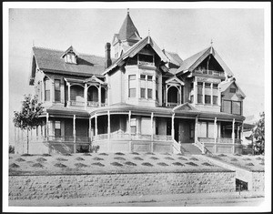 Exterior view of the Brunson (Bronson?) Mansion on the northwest corner of South Grand Avenue and Fourth Street, 1880-1896