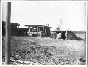 Yuma Indian dwelling and other structures, ca.1900