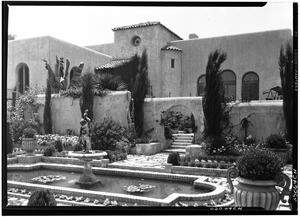 View of a fountain in front of the home of Elwood Riggs in La Cañada Flintridge, July 6, 1926