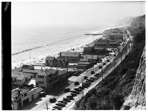 Birdseye view of beach houses along Pacific Coast Highway between Malibu and Santa Monica, ca.1925-1930