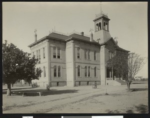 Exterior view of Lincoln Street School in Red Bluff, 1900-1940