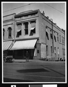 Building on Second Street in Sacramento, bearing a plaque which commemorates the terminus of the famous Pony Express, ca.1910