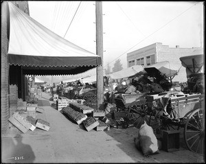 Wagons loaded with food at the Old City Market at 3rd Street and Central Avenue, Los Angeles, ca.1910