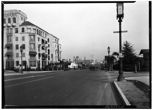 View of Wilshire Boulevard east of Bronson Street, 1931