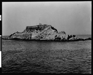 View of Dead Man's Island in San Pedro Bay looking south, ca.1910