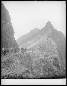 Los Angeles Chamber of Commerce group of people standing at the Pali, Hawaii, 1907