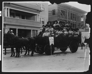 Post Office Clerks' float in the Fiesta de Los Angeles Parade, ca.1909