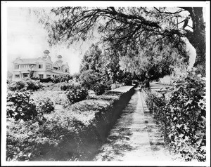 The residence and gardens of Paul De Longpre on the corner of Cahuenga Avenue and Hollywood Boulevard in Hollywood, ca.1908