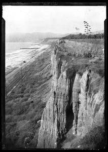 View of the bluffs and beach at Santa Monica's Palisades Park, ca.1915
