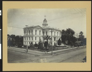 Exterior view of the Visalia courthouse, showing a new wing in Visalia, 1907