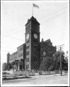 Exterior view of second Los Angeles High School, Fort Moore Hill, Los Angeles, 1908