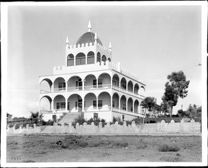 Exterior view of an Alhambra-style (Moorish) apartment house, Ocean park community, Santa Monica, ca.1900-1930