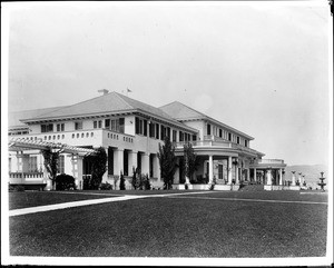 Exterior view of the Los Angeles Country Club clubhouse in Beverly Hills, ca.1914