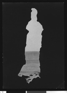 White Lady Cave in front of the ocean in La Jolla, ca.1910