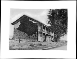 Petronilo Rios ranch house south of Mission San Miguel, California, 1910